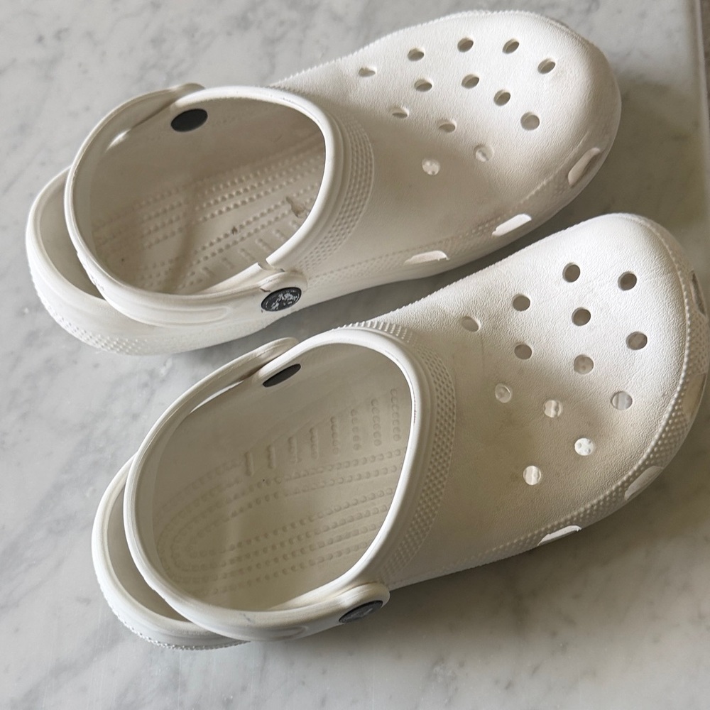 CROCS Kids White Classic Clog Sandals size 5 big boys *